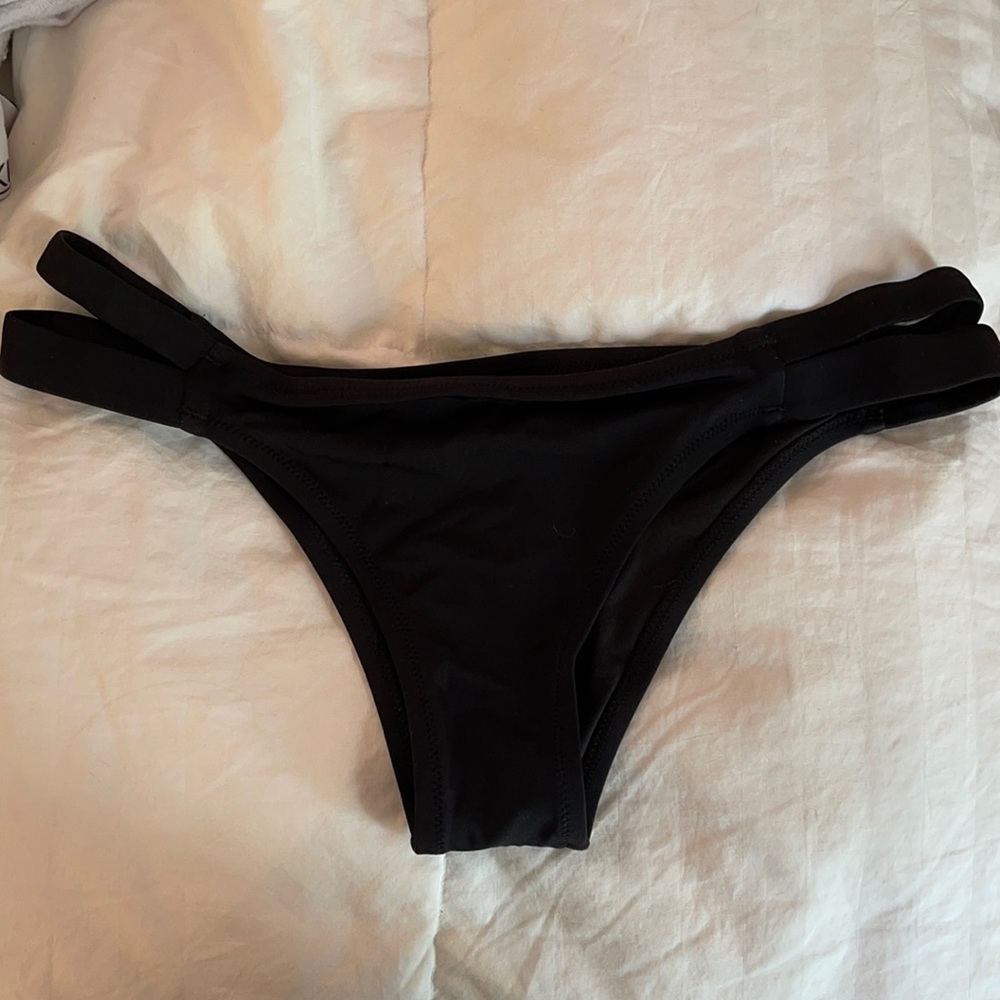Black bikini bottoms